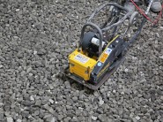 Verdichtung mit Rüttelplatte oder Walze