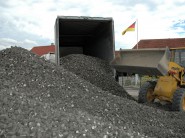 ecoglas® liefern wir als lose LKW-Schüttung ...